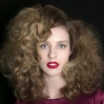 ۱۰ عادت مخرب که باعث آسیب به موهایتان می‌شود