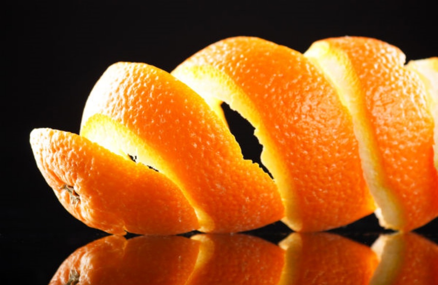 خاصیت اسیدی پوست پرتقال برای رفع سیاهی مچ پا